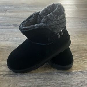 Ugg woman’s boots size 6